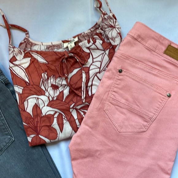 Bundle-1 Paige Skinny Verdugo Jeans Size 27 - Iris Pant Size 5 and 2 Summer tops - Picture 15 of 16